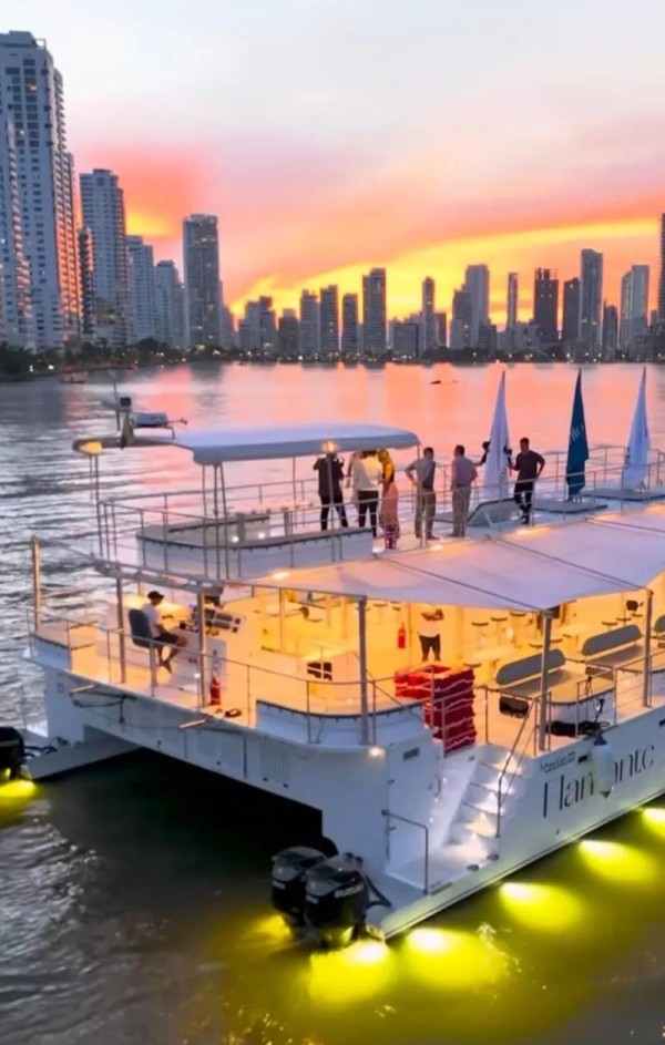 Atardecer en catamarán